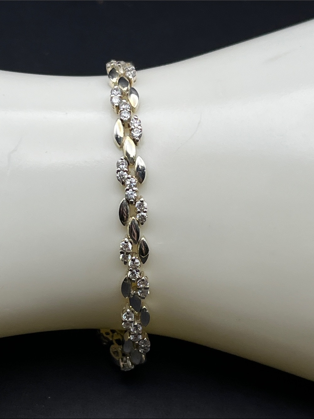 Sterling silver tennis bracelet size 6 3/4 safety clasps intact